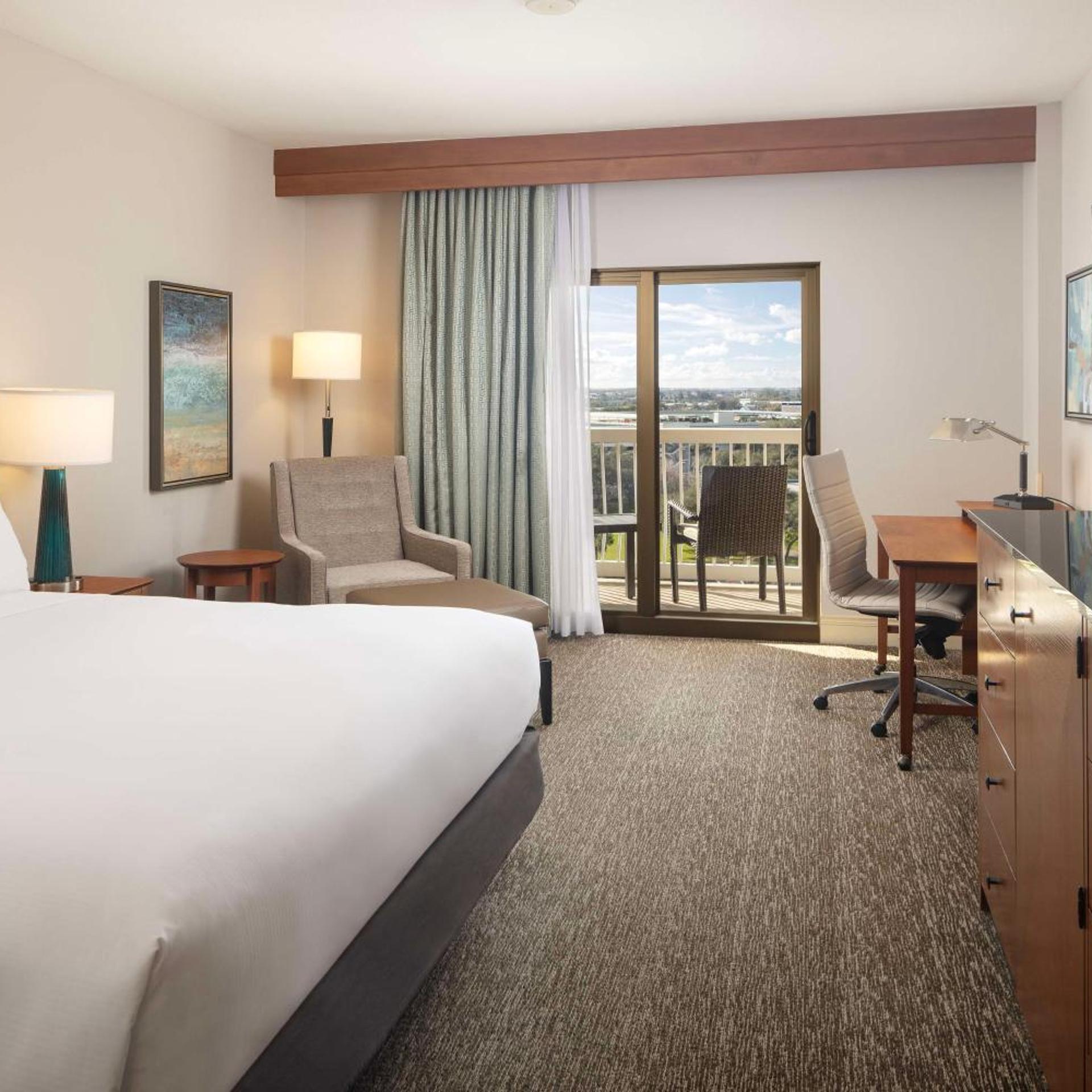 ROOM, KING BED, LAKE VIEW, BALCONY