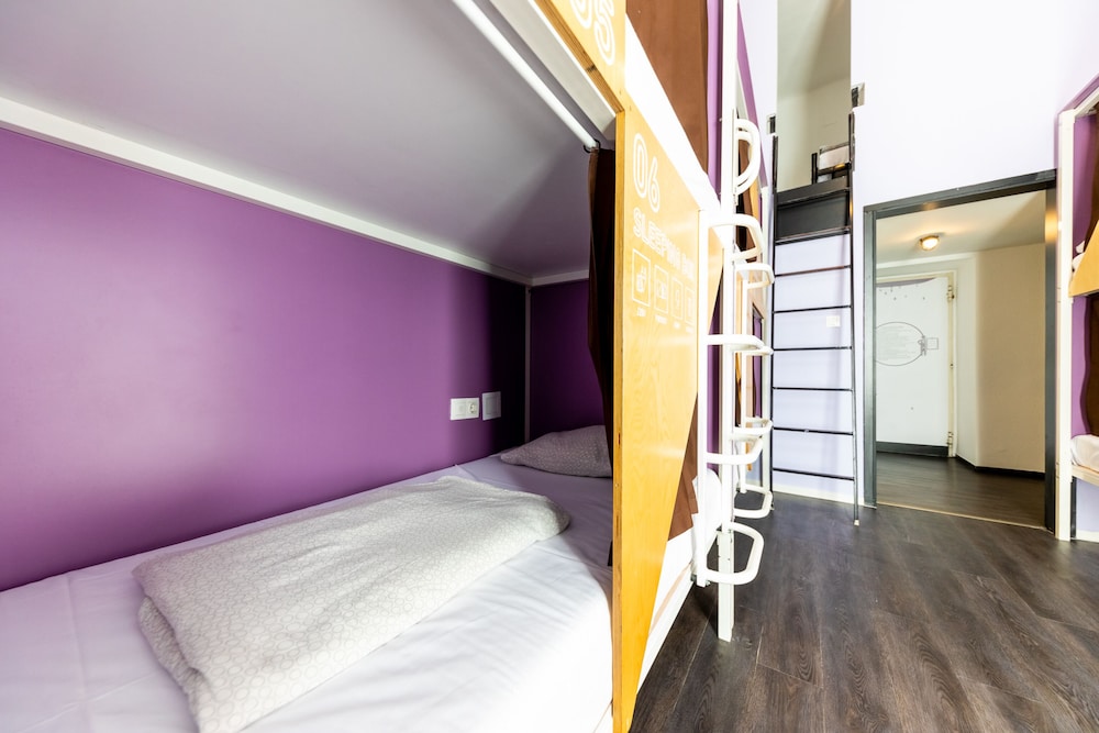 MIXED DORM, 8 BEDS, PRIVATE BATHROOM