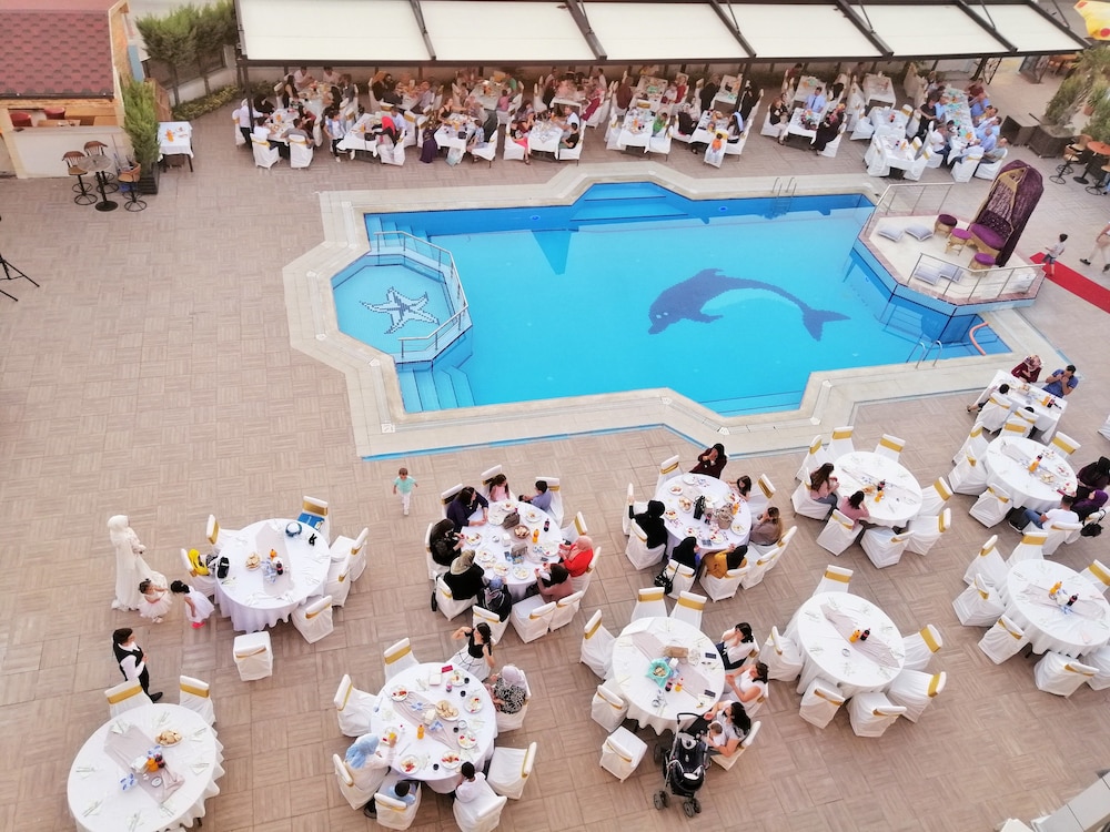 Lake Life Hotel 32/50