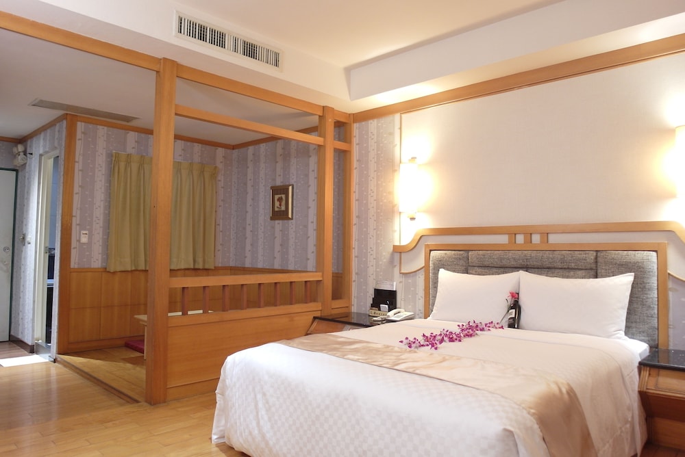 I Live Hotel 17/63