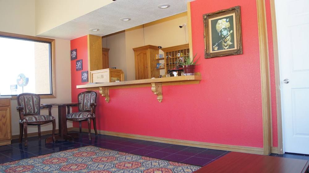 Holiday Lodge And Suites 10/46
