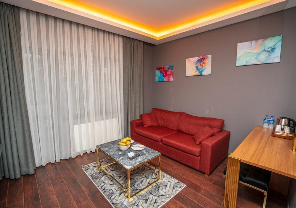 Eagle Palace Suites 35/50