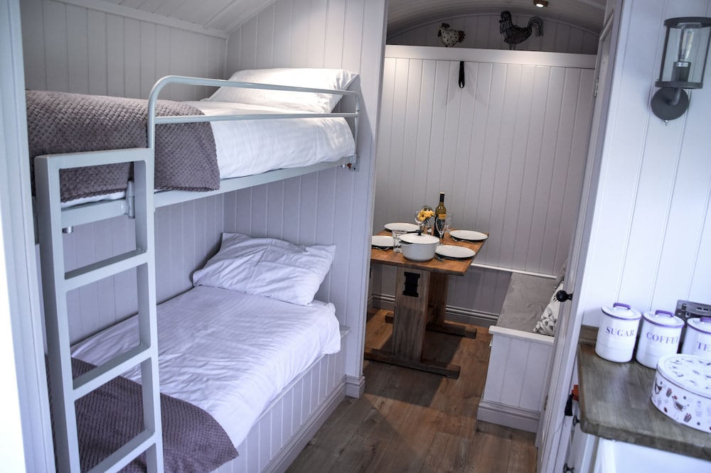 Hut, Cabin, Double and Bunk Bed