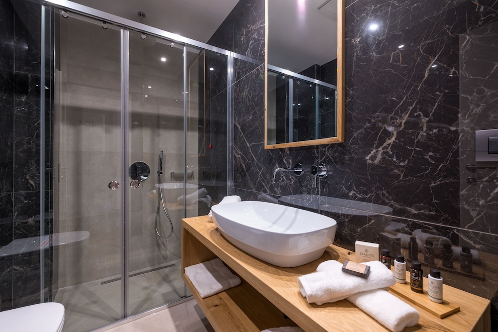 Glow Boutique Hotel & Suites 50/50