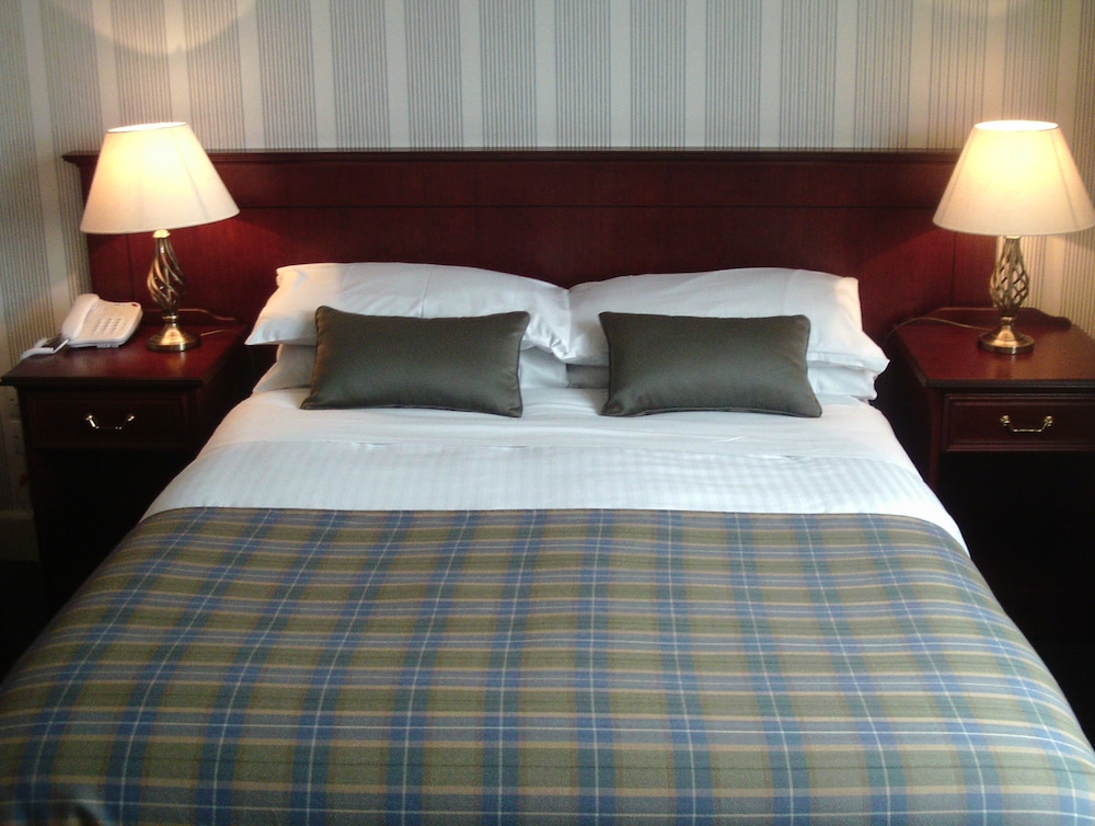 NETHYBRIDGE HOTEL 10/71