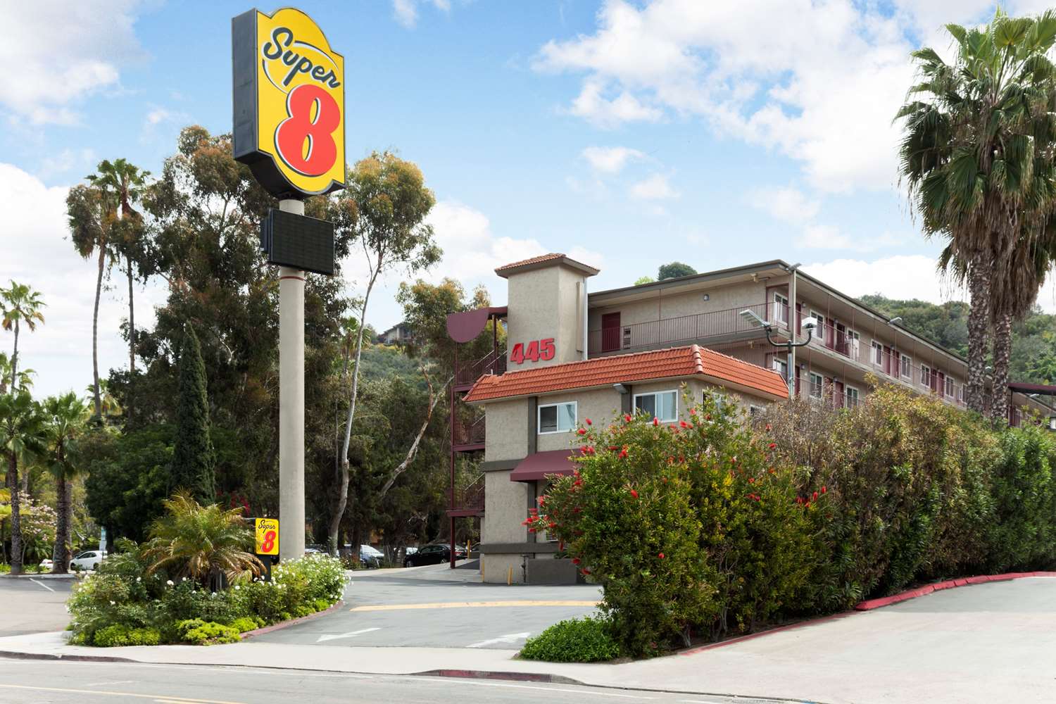 Super 8 by Wyndham San Diego Hotel Circle 48/58