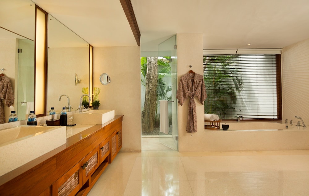 2 Bedrooms, Pool, Joglo, Club, Villa, 2 King Beds, The Legian Bali 3/3