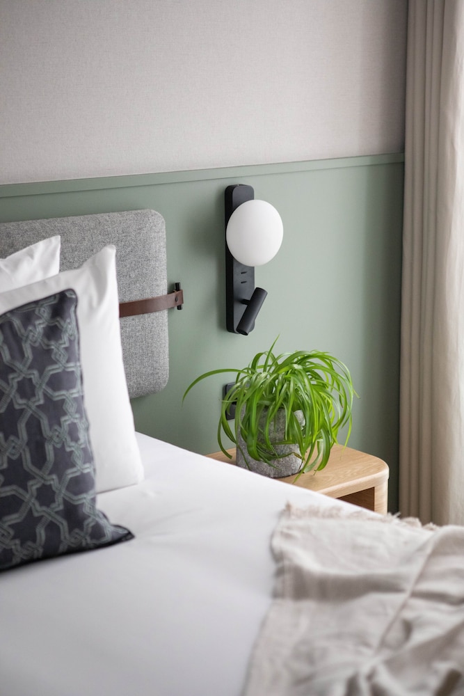 Super, Roomy, Twin Beds