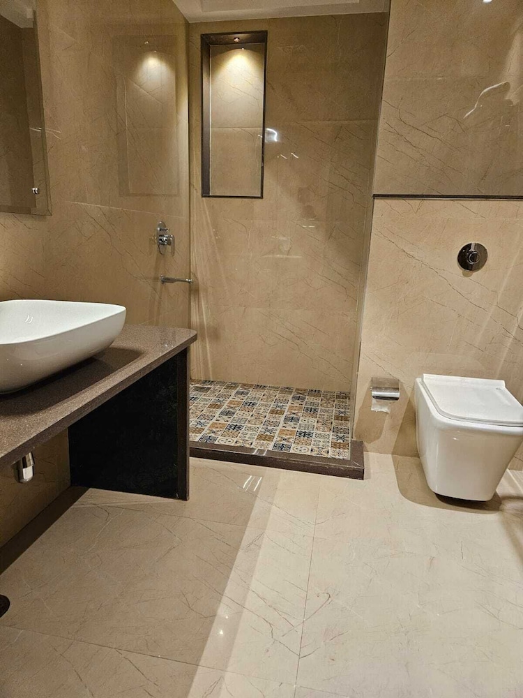 Four Leaf Hotel Akosha 38/47