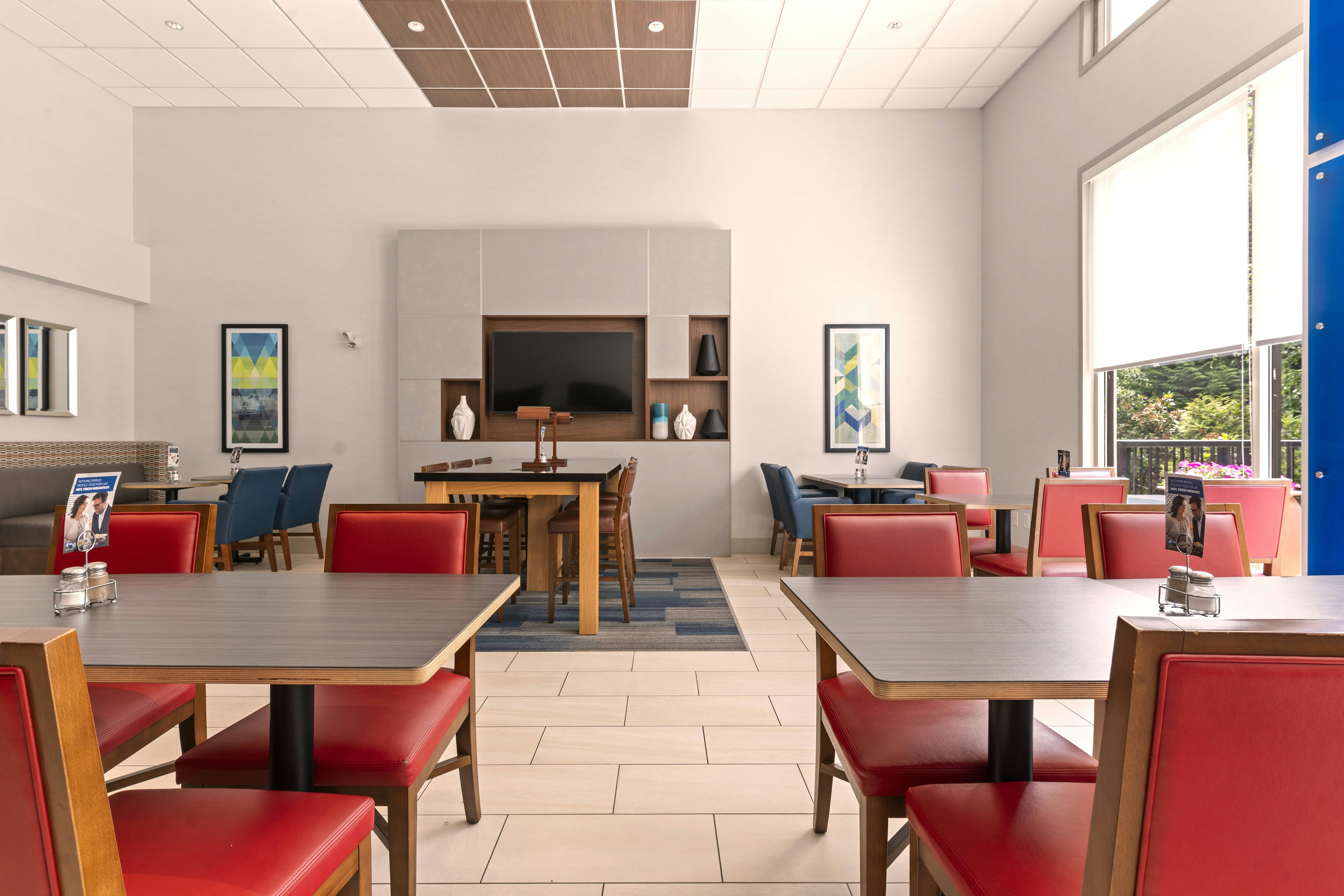Holiday Inn Express Suites Surrey 35/50