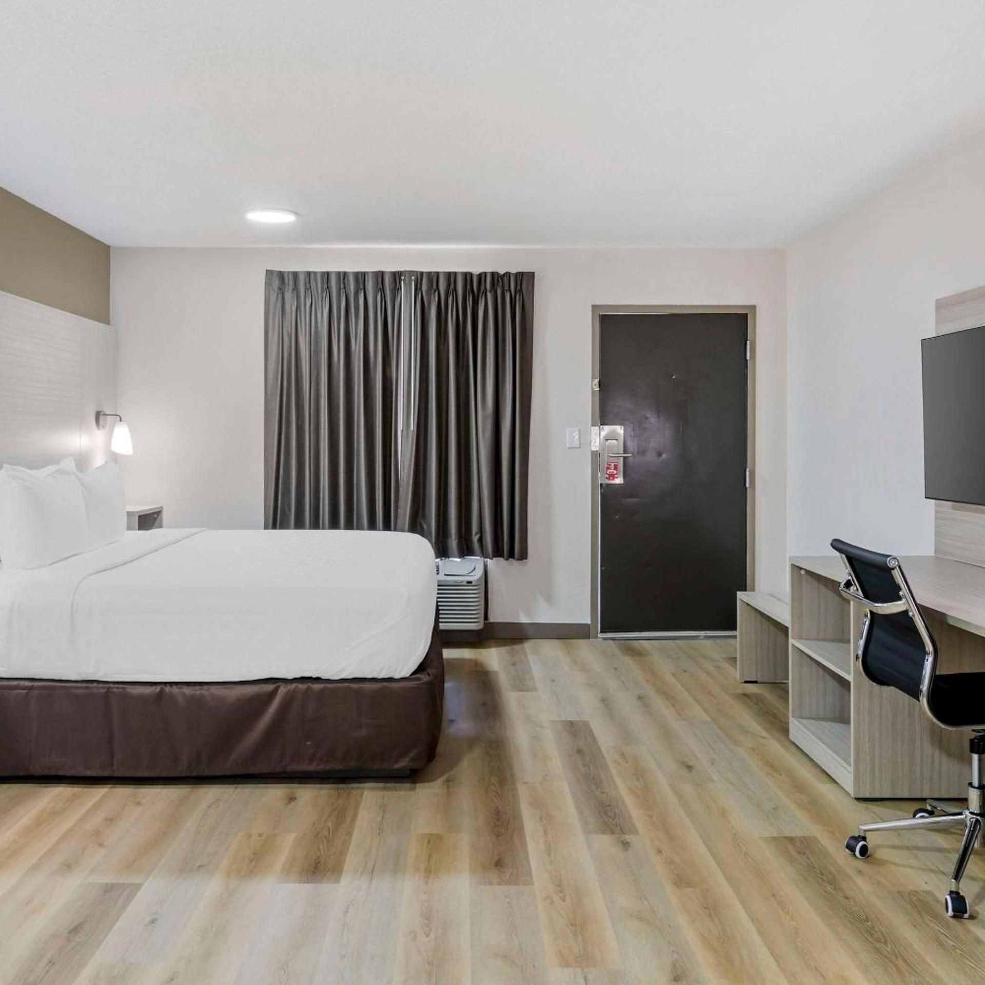 ROOM, KING BED