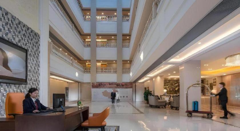Vienna Hotel (Foshan Wenhua North Road) 14/56