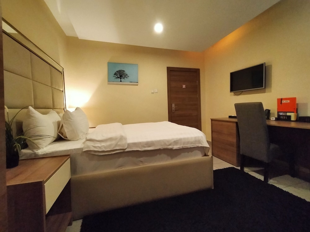 Iris Hotel 26/50