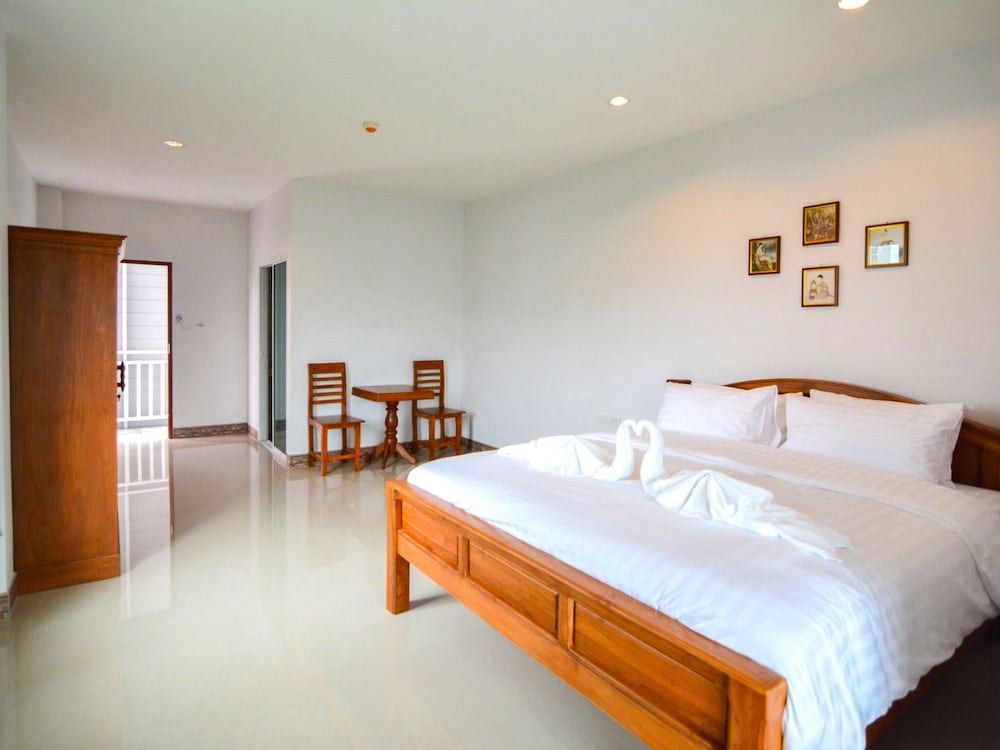 ROOM, DOUBLE BED