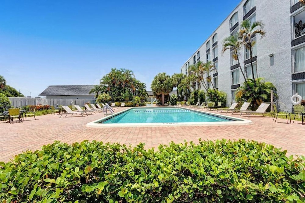 Plaza Hotel Fort Lauderdale 42/49