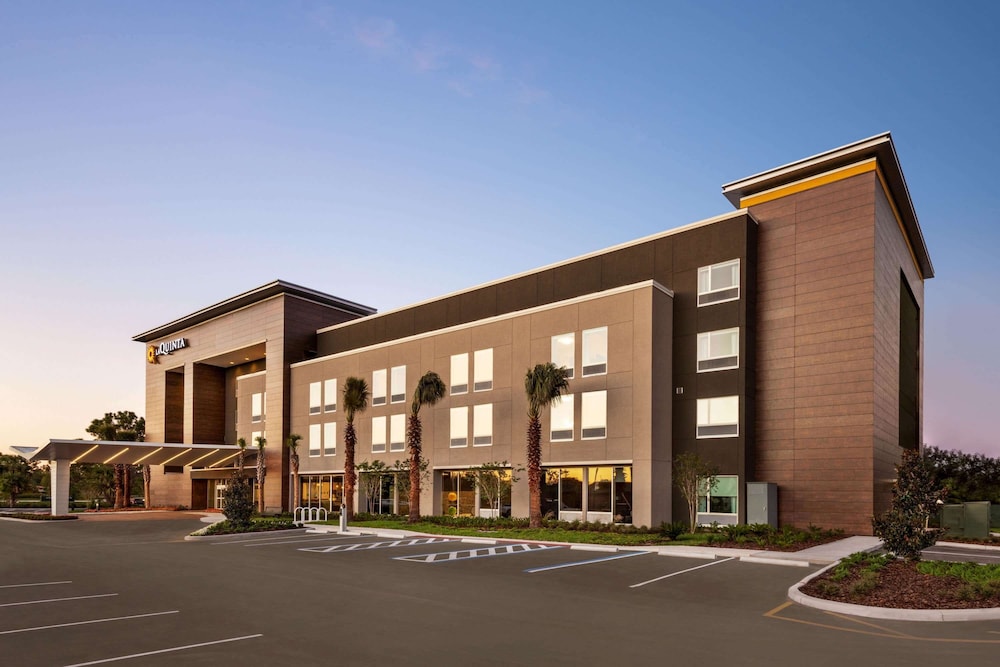 La Quinta Inn And Suites By Wyndham Orlando Idrive Theme Parks 1/50