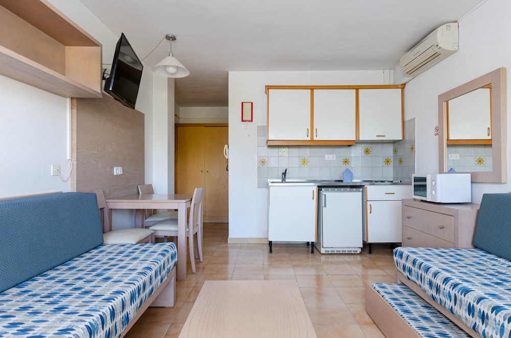 Mariners Club Apartments 22/46