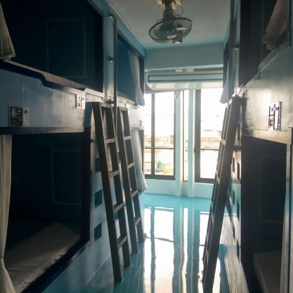 The Port Hostel By Suwatchai 23/50