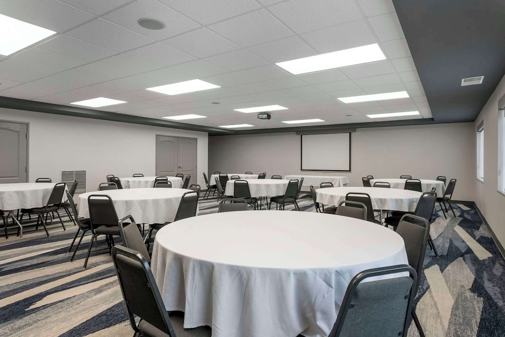 Comfort Suites Elgin Northwest 39/48