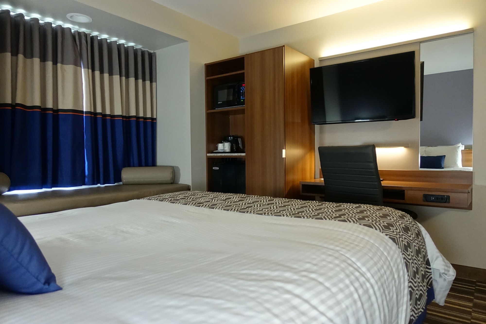 غرفة بسرير كوين، Microtel Inn & Suites By Wyndham Sault Ste. Marie 4/10