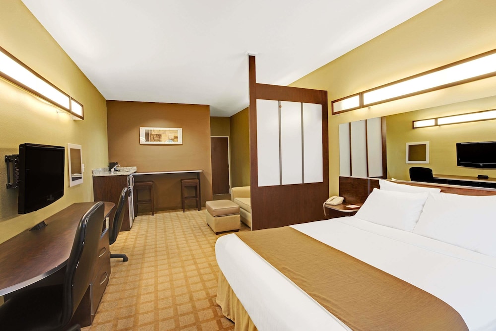 Microtel Inn Suites By Wyndham Bryson City 8/22