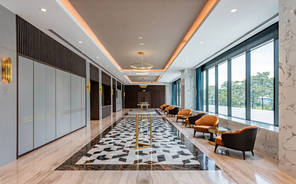 Movenpick Living West Hanoi 97/112
