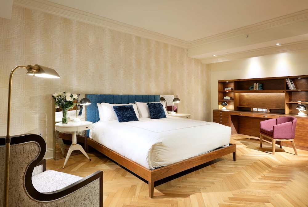 PRESIDENTIAL, SUITE