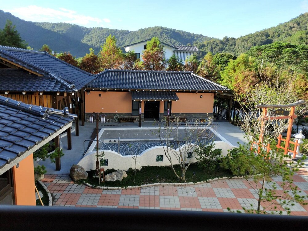 Huaman Hot Spring Villa 1/68