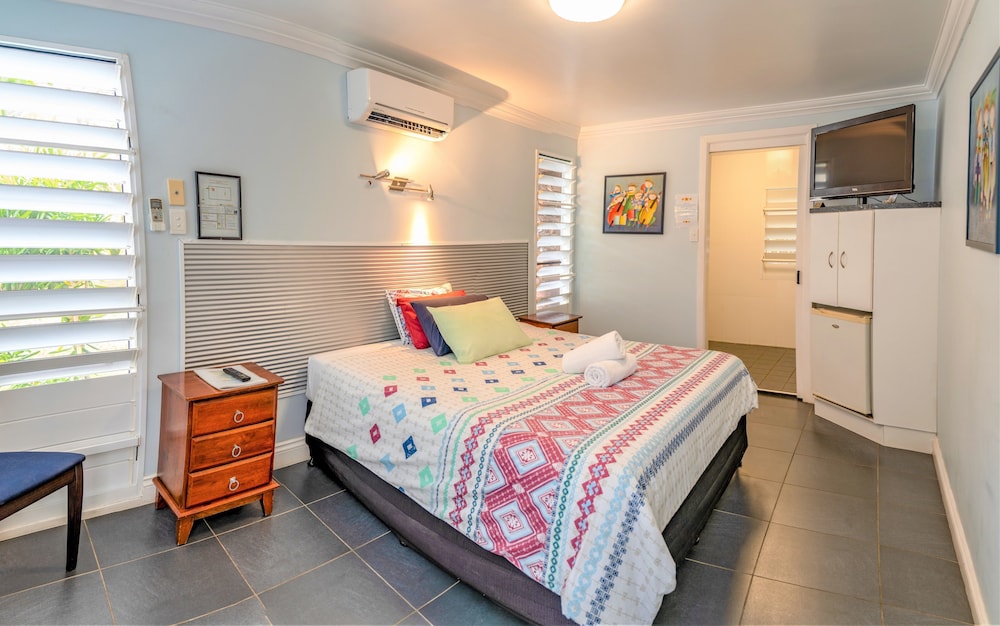 Bush Village Budget Cabins 34/73