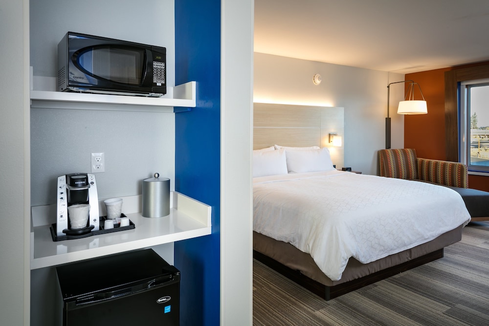 Holiday Inn Express & Suites Bend South 11/45