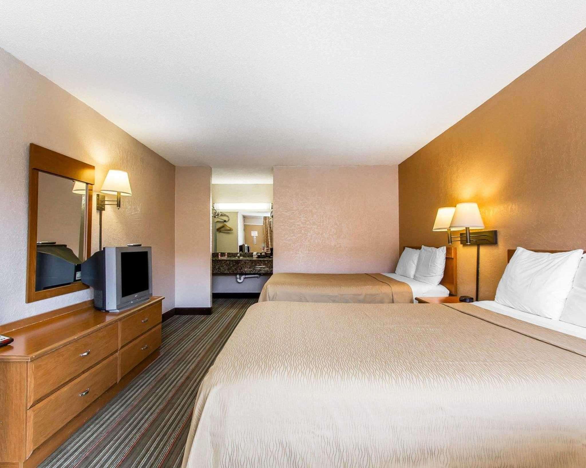 ROOM, 2 QUEEN BEDS, SMOKING