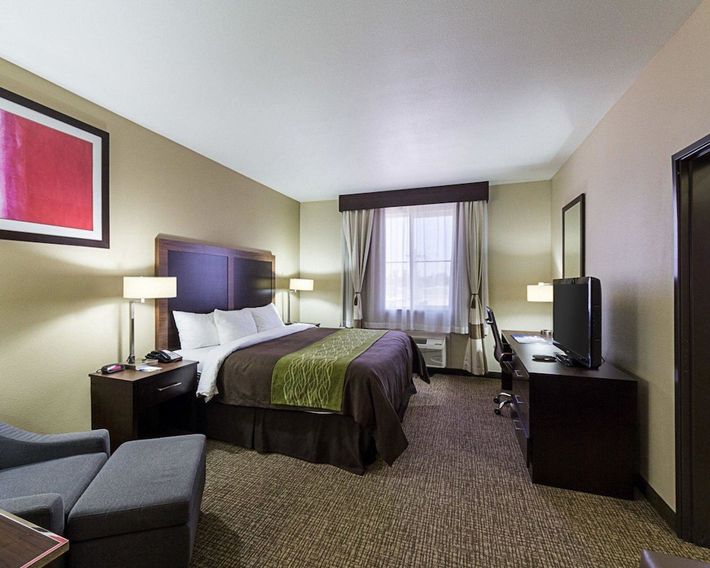 Comfort Inn Suites Lakeside 6/37