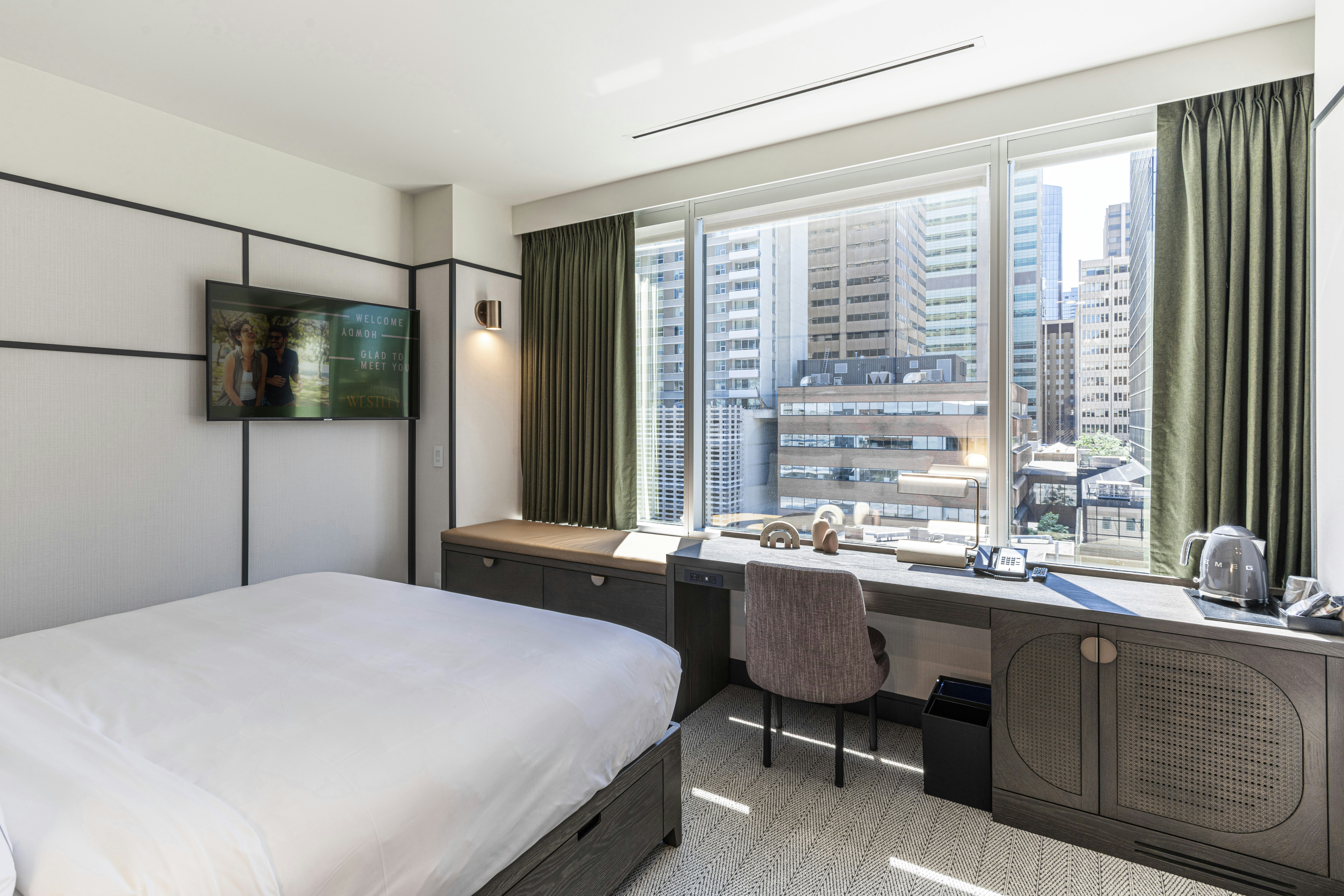 Chill, Single, King Bed، The Westley Calgary Downtown, Tapestry Collection by Hilton 2/3