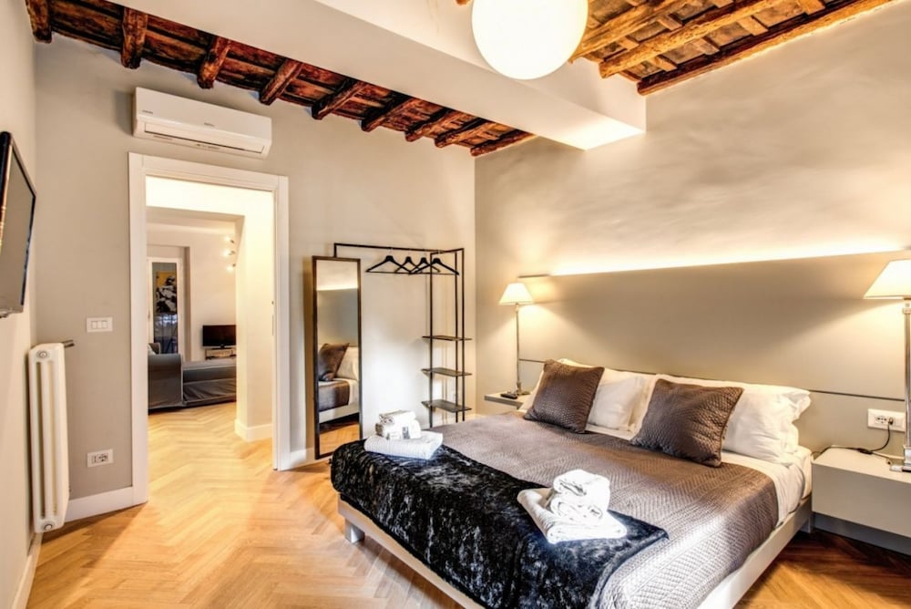 Trevi Fountain Superior 3 bdr apartment 4/49