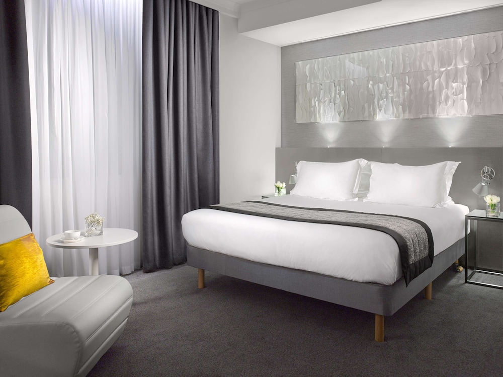 Radisson Blu Hotel, Leeds 12/66