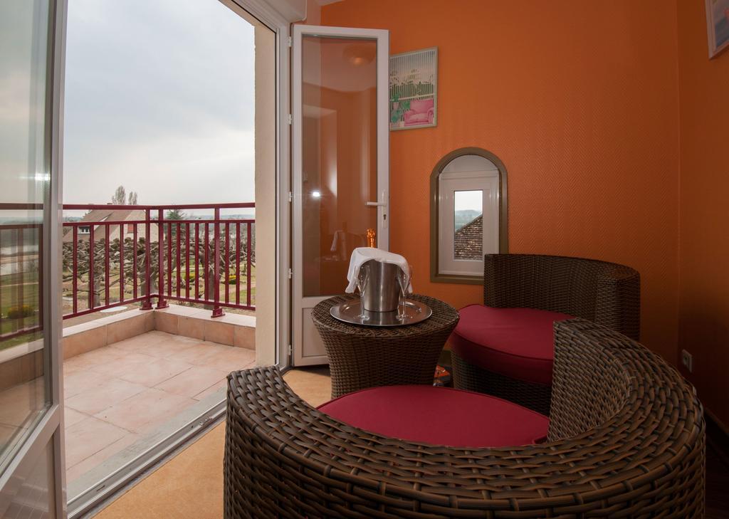 HOTEL LE COQ HARDI 34/51