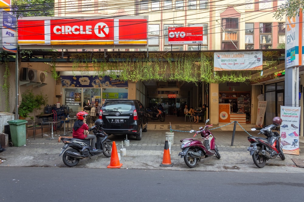 Oyo 989 Audah Guesthouse Syariah 33/36