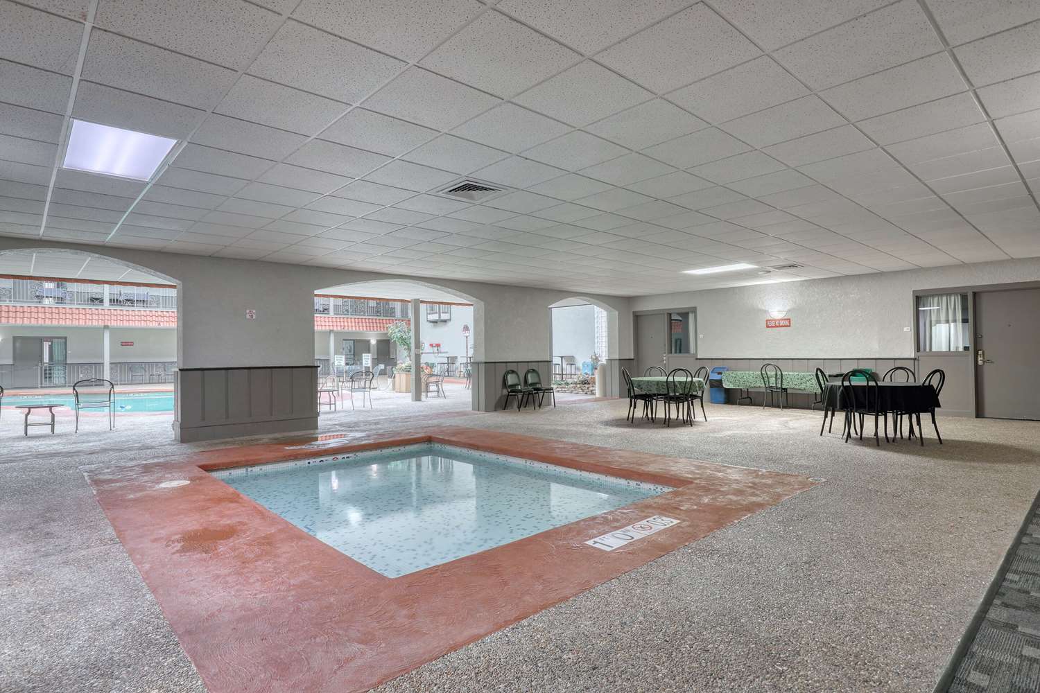 Quality Inn & Suites Green Bay Downtown 16/25