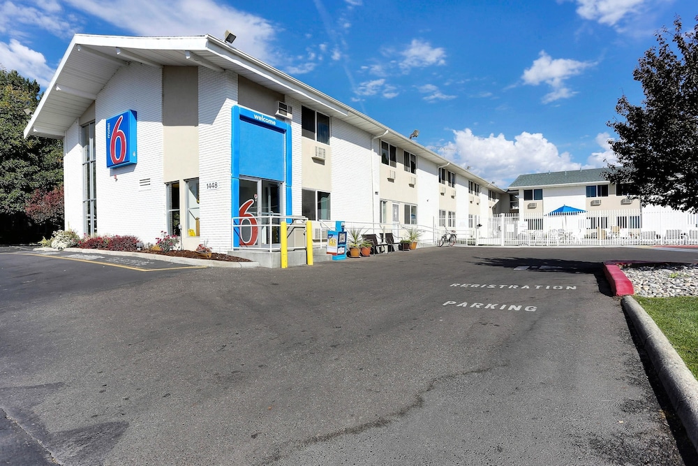 Econo Lodge Idaho Falls, ID 9/48