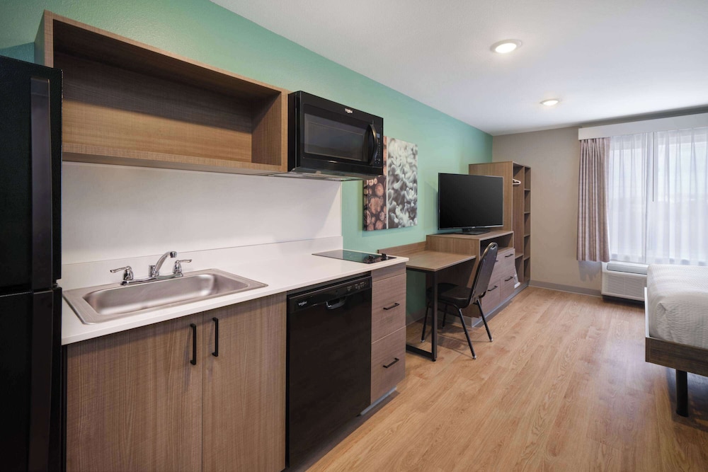 ECHO Suites Extended Stay by Wyndham Madison 43/53
