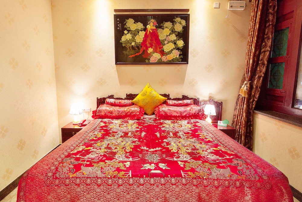 Family Suite, 1 Queen and 1 Single Bed