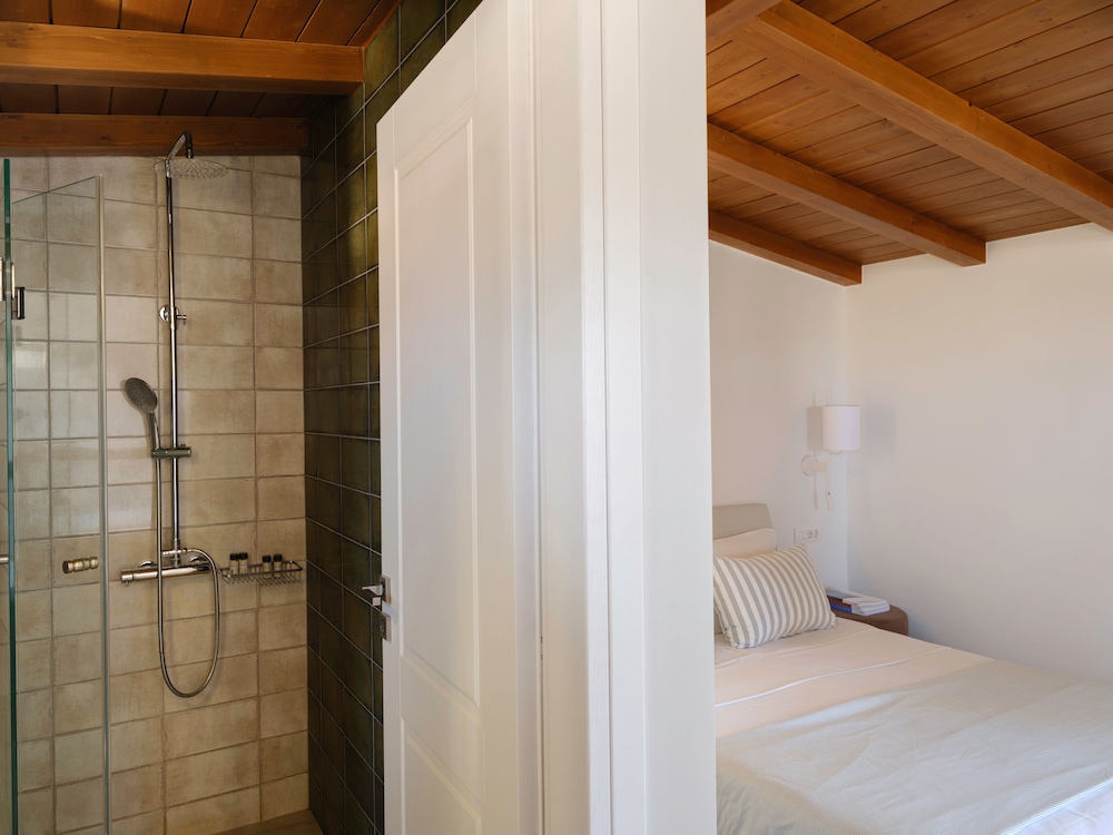 Penthouse Suite, Queen Bed, Castle View