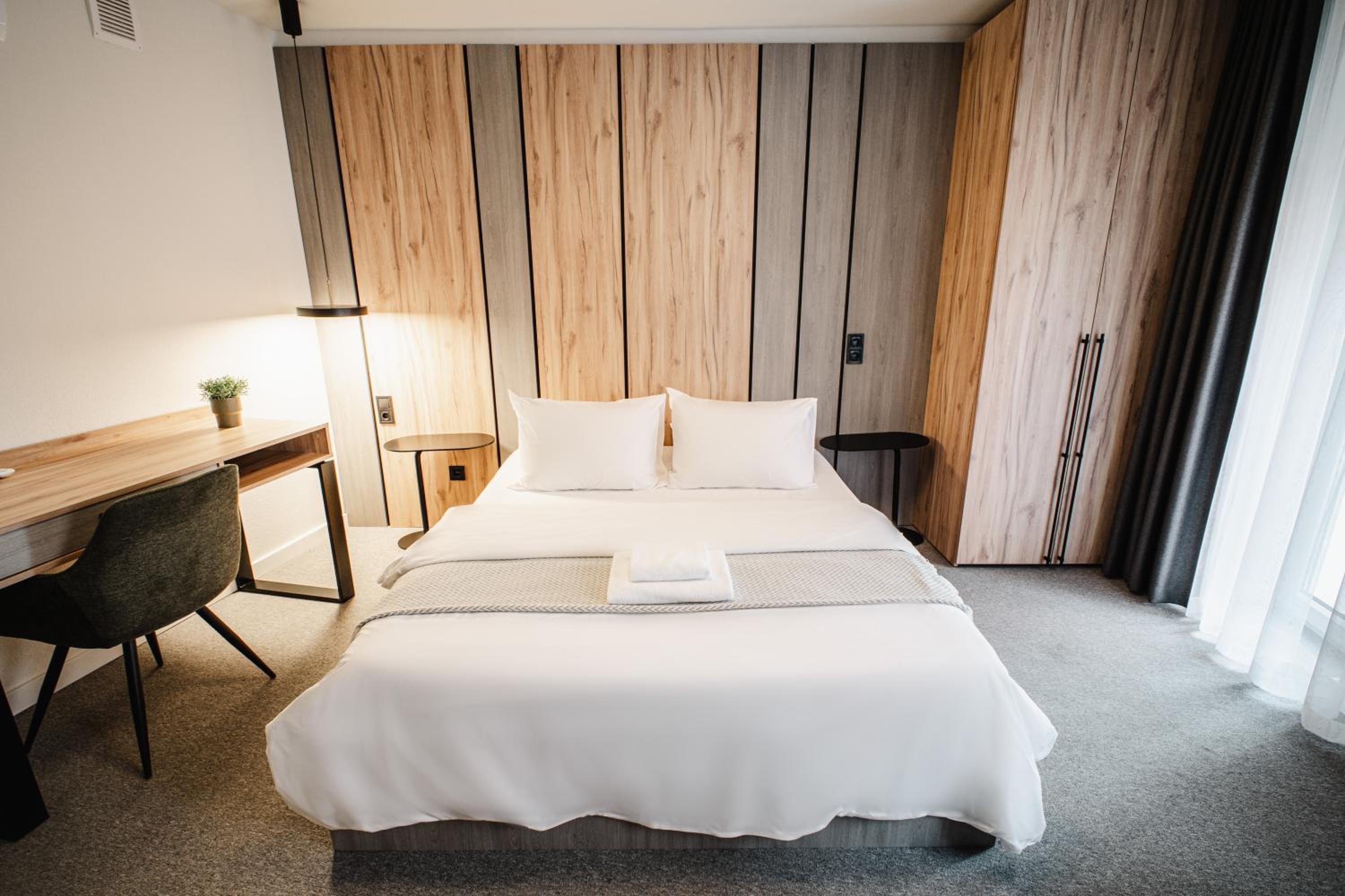 Hotel Tomas 11/50