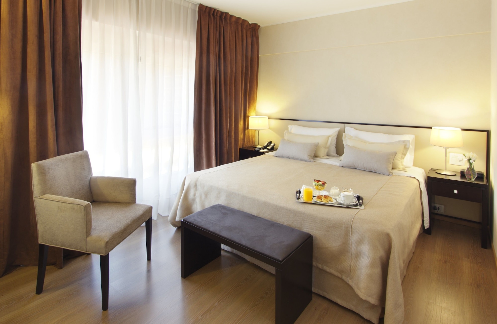 SUPERIOR, KING BED, CITY VIEW