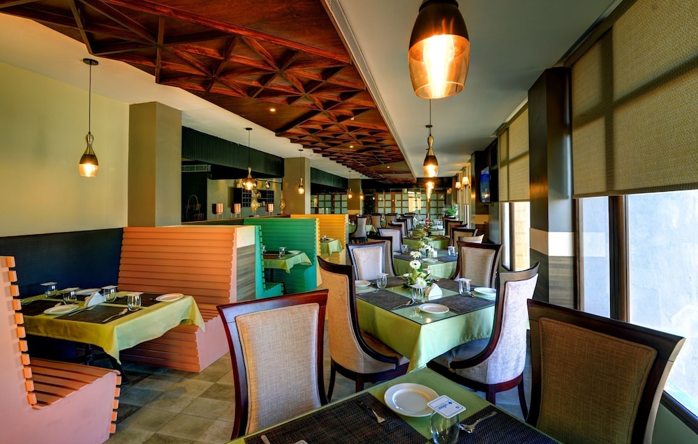 Udaan Clover Hotel Banquet & Spa 15/22