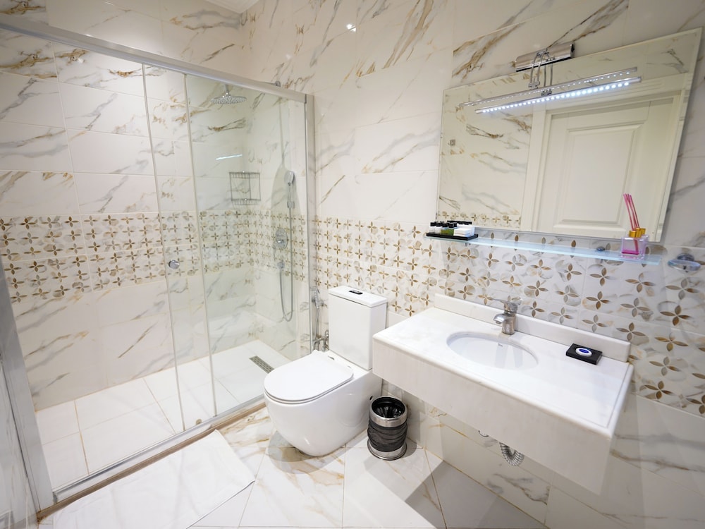 جناح بسريرين منفصلين وسرير كينج بإطلالة على البحر، Promenade Hotel 4/5