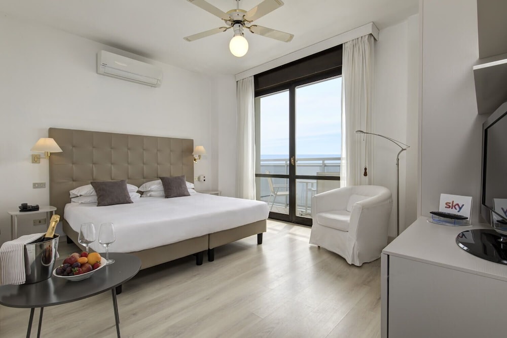 Panoramic, Queen Bed, Sea View, Terrace