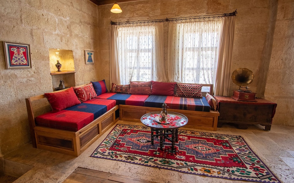 Sultan Cave Suites 53/77