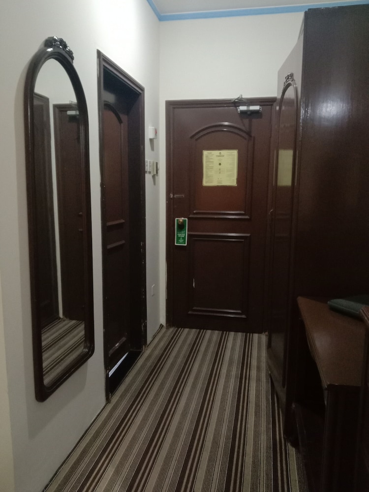 Al Commodore Hotel 24/40