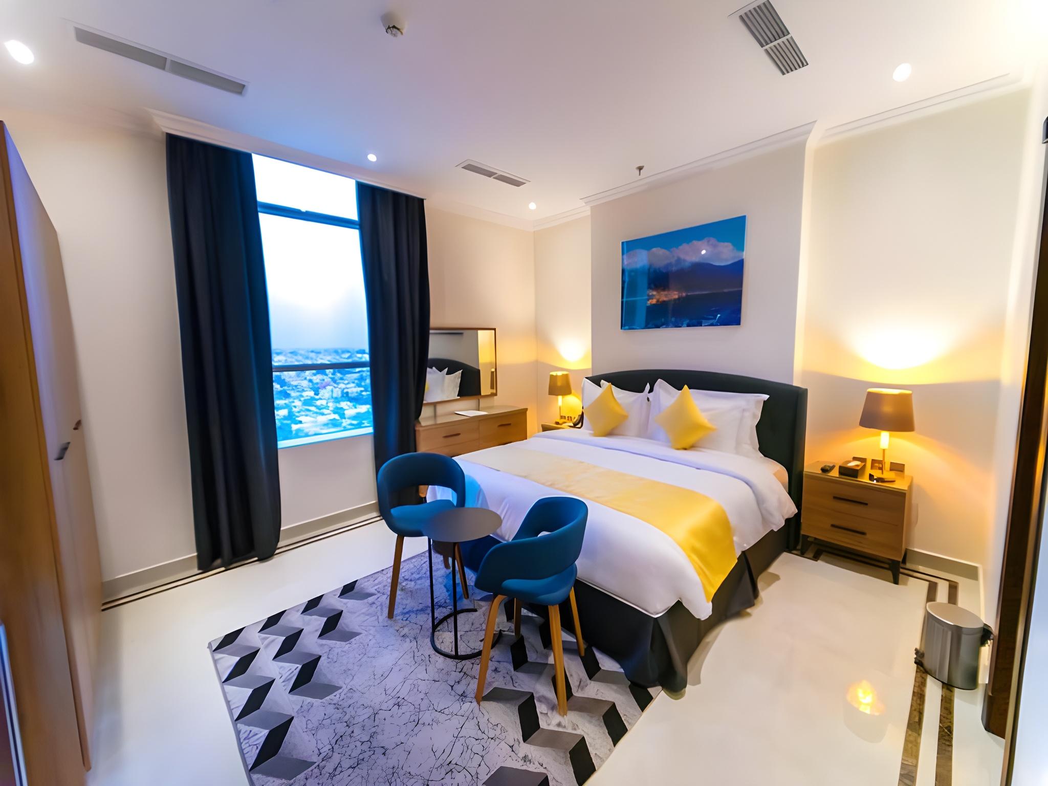 DELUXE SUITE